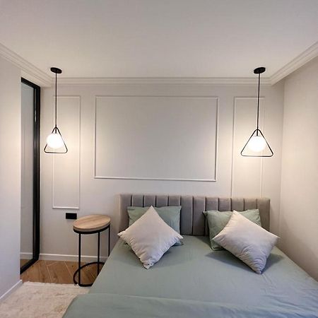 Renthouse Apartments Neoclassic 基希讷乌 外观 照片