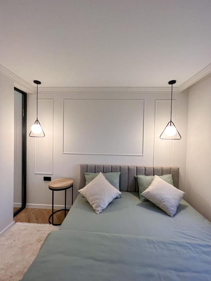 Renthouse Apartments Neoclassic 基希讷乌 外观 照片