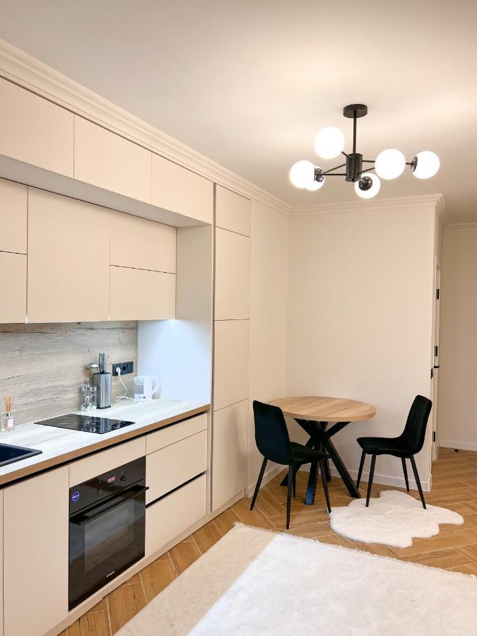 Renthouse Apartments Neoclassic 基希讷乌 外观 照片