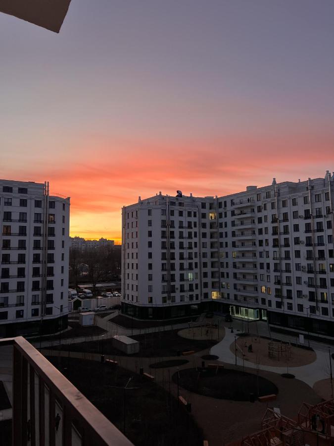 Renthouse Apartments Neoclassic 基希讷乌 外观 照片